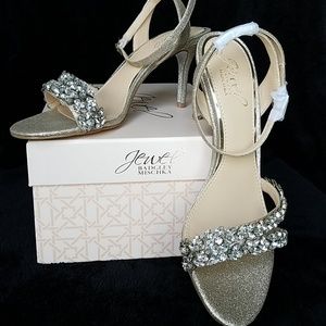 Badgley Mischka kitten heels